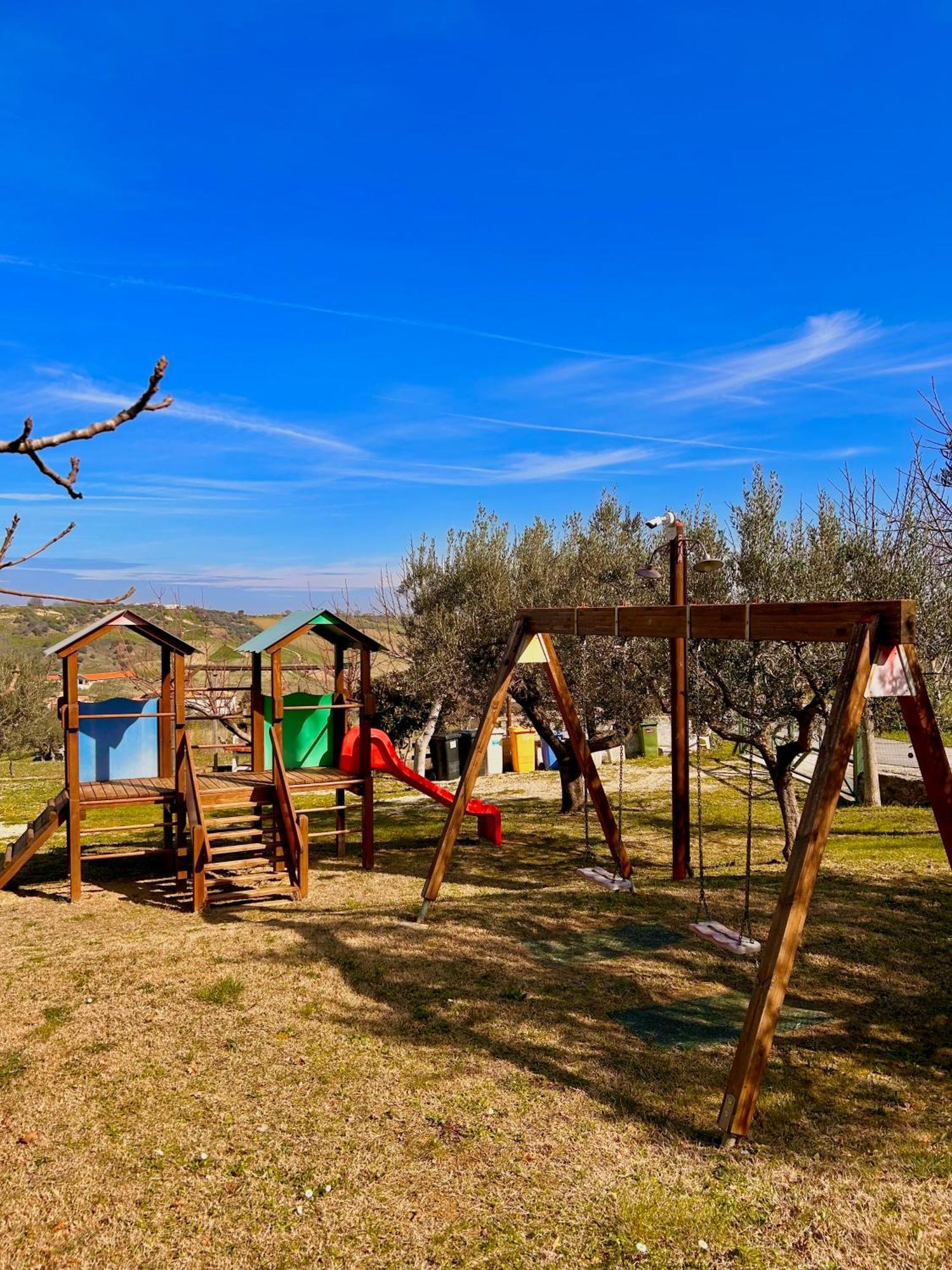 Vila Oasi Macerina Alanno Exteriér fotografie
