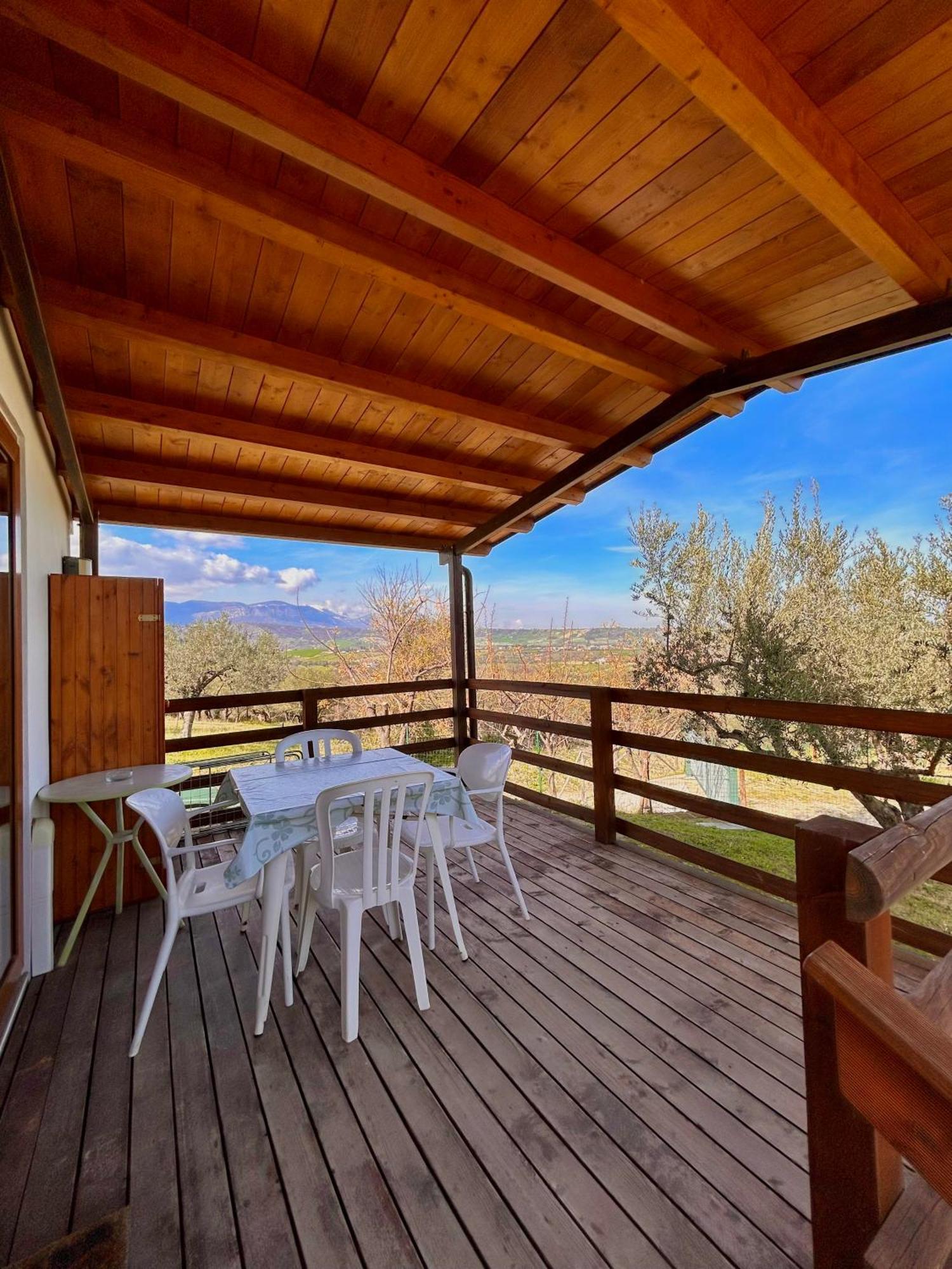 Vila Oasi Macerina Alanno Exteriér fotografie