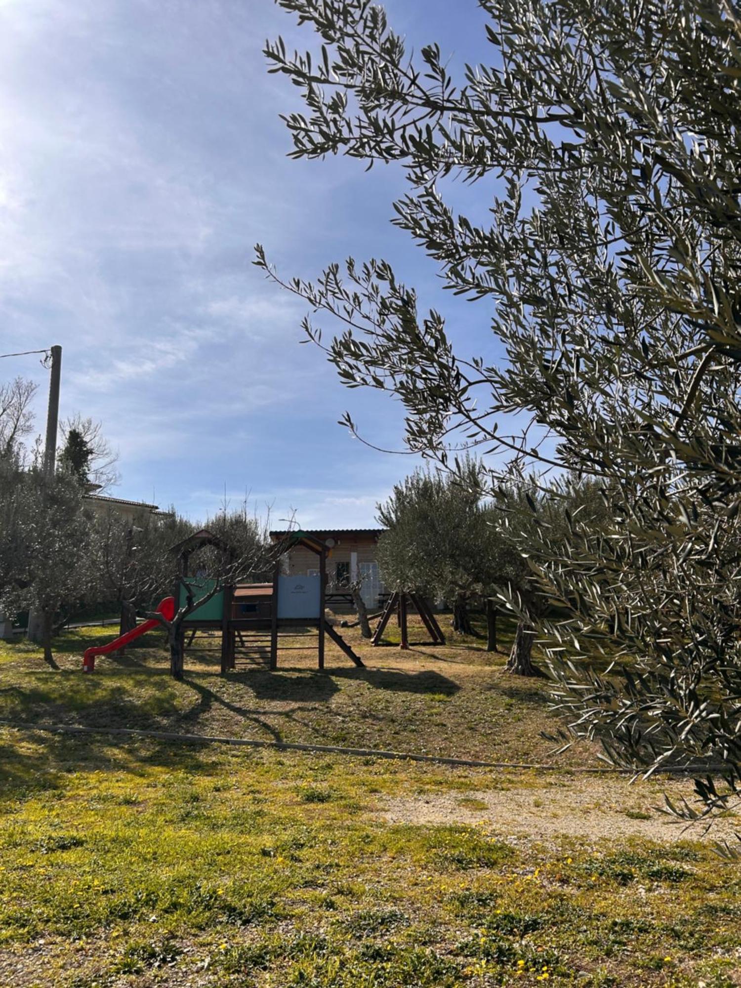 Vila Oasi Macerina Alanno Exteriér fotografie