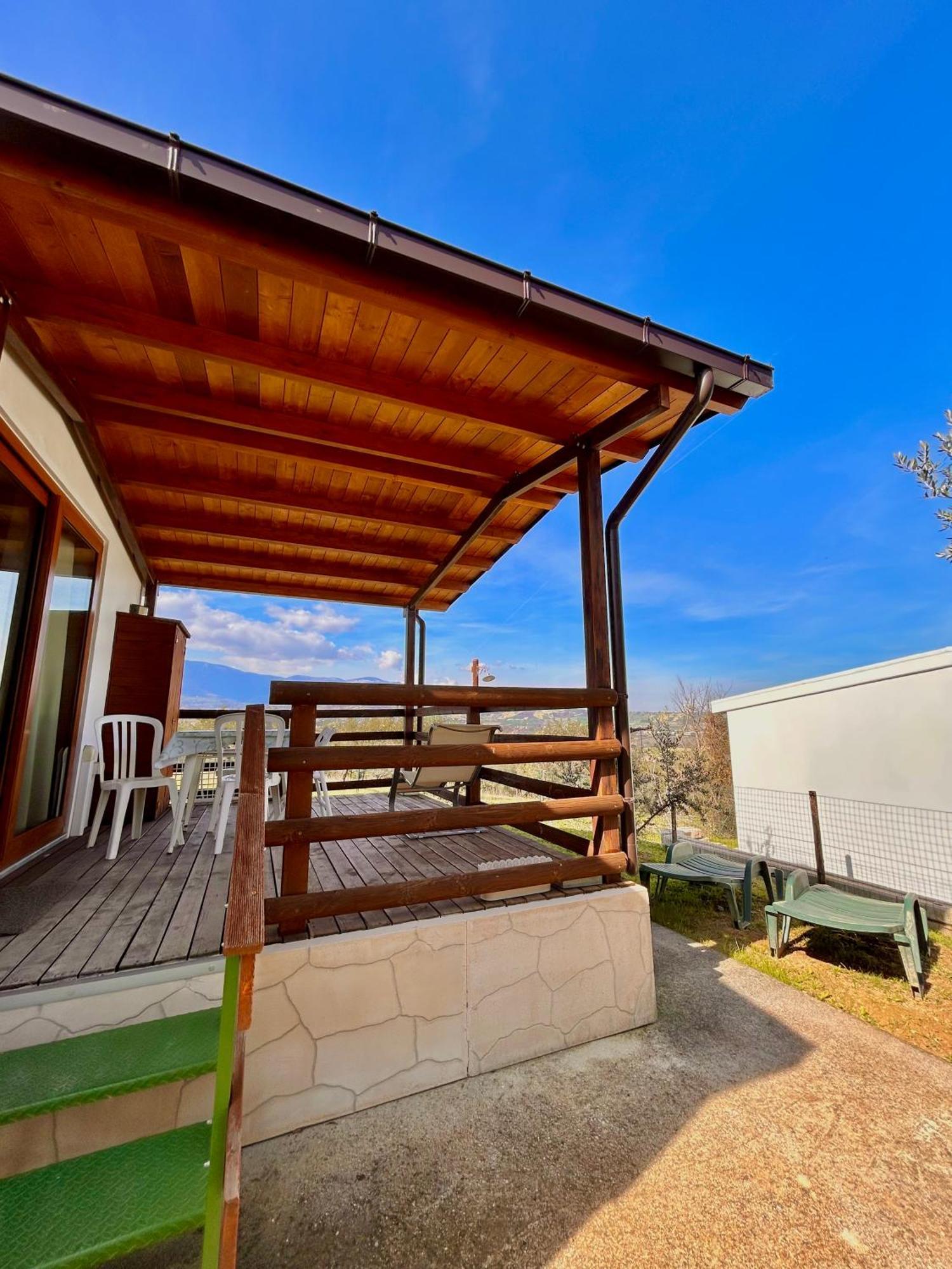 Vila Oasi Macerina Alanno Exteriér fotografie